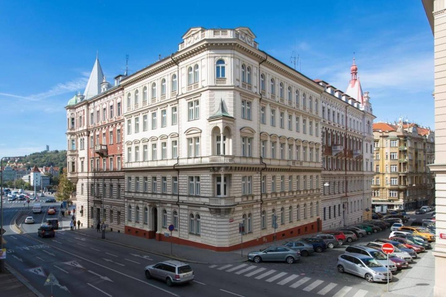 Place Of Grace - 50 Meters From Dancing House Prag Exteriör bild